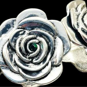 Beautiful silver rose stretchy bracelet! New